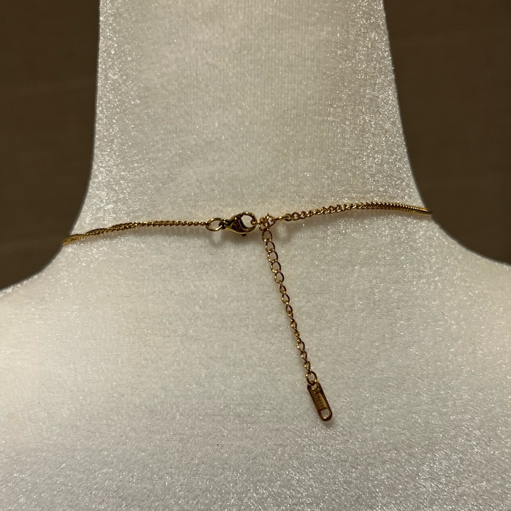 Elegant Gold Hamsa Pendant Necklace - Picture 6 of 6